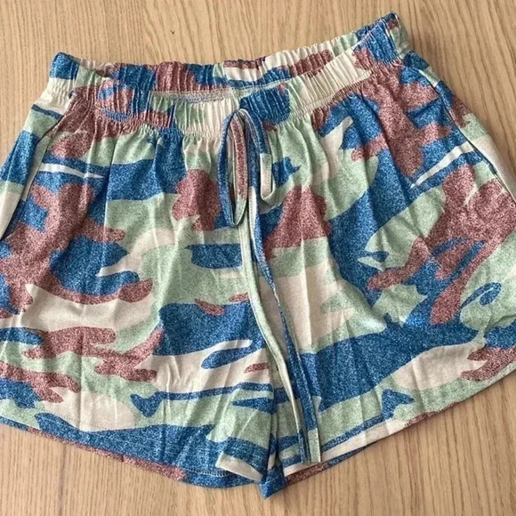 🆕Crop Top And Drawstring Shorts Camo Print Set M🆕 - Picture 3 of 9